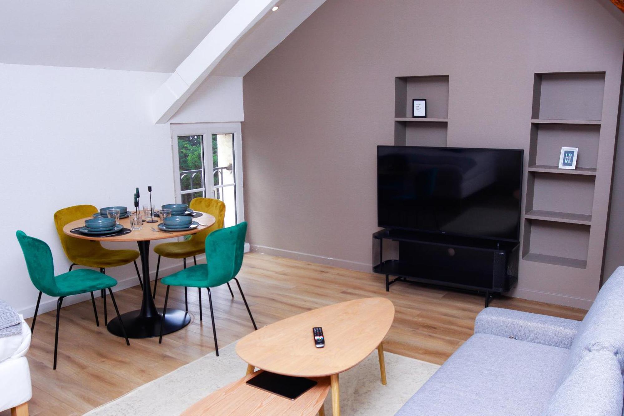 Appartement Le Paisible - Wifi, Parking Gratuit, Rer C A Proximite